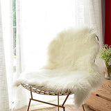 HLZDH Faux Fur Soft Fluffy Single Sheepskin Stule Style Rug, Faux Fleece Chair Cover Seat Pad Soft Fluffy Shaggy Area Rugs for Bedroom Sofa Floor（White, 60 X 90 CM） HLZDH